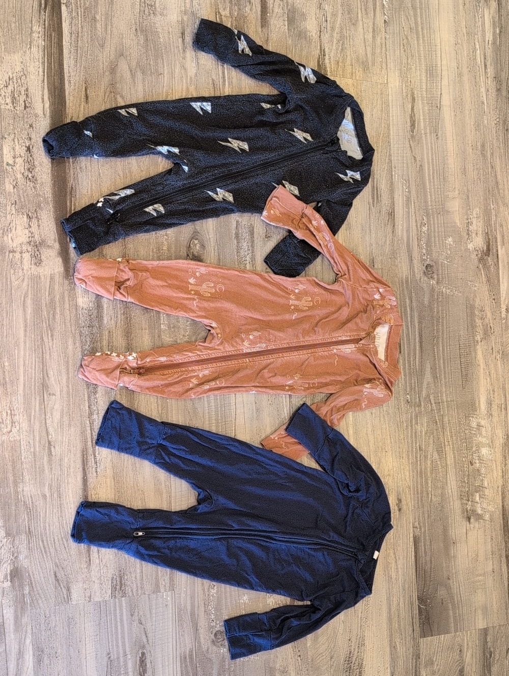 Willow & Co/Amazon Brand Baby Zip Rompers Bundle - Black, Rust, Navy